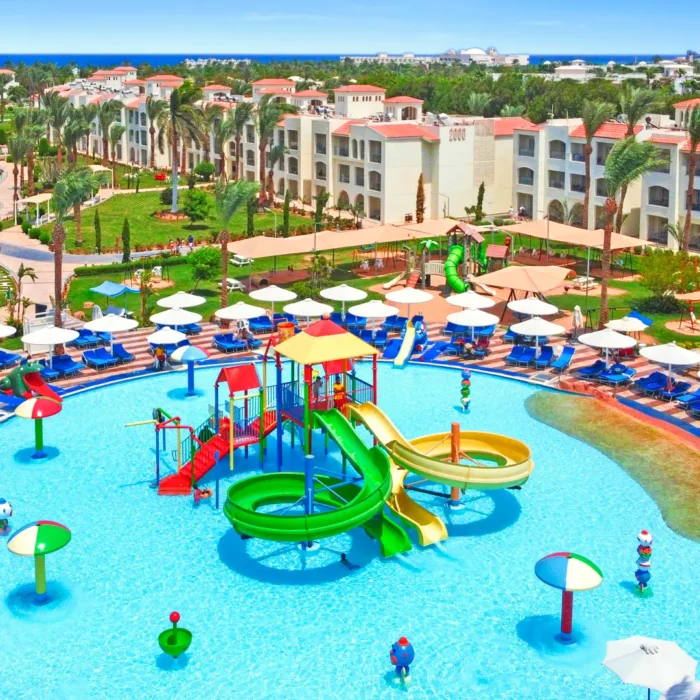 Pickalbatros Dana Beach Resort - aqua park overview